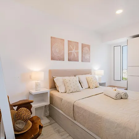 White - Garden & Sea View Apartamento