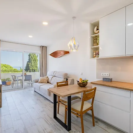 White - Garden & Sea View Apartamento